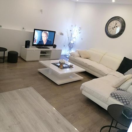 Rouvroy Appt Moderne 50M2 Avec Terrasseアパートメント エクステリア 写真
